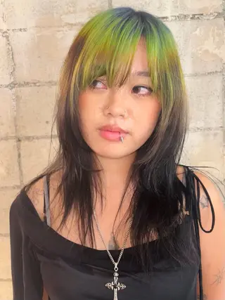 カラー Haco＋所属・ウルフ/レイヤー Miinaのヘアスタイル