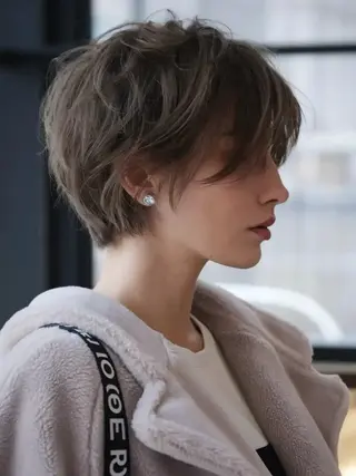 ショート ショートカット／ 明千のヘアスタイル