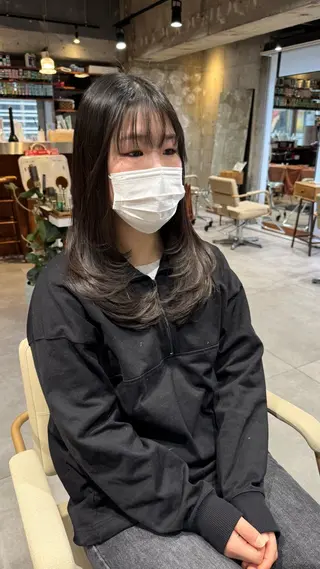 セミロング esse大阪茶屋町店所属・レイヤーカット 新井田陽寿のヘアスタイル