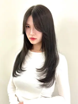 ロング PULSE yokohama所属・レイヤー |オリーブ |ヘーゼルベージュのヘアスタイル