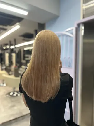 セミロング white.梅田所属・White梅田  ／ COCOのヘアスタイル