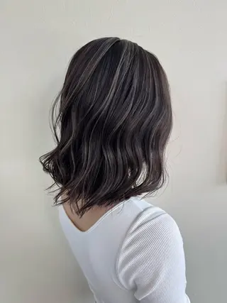 ミディアム カラー ハイライトカラー✨ グレージュ✨鎌倉光洋のヘアスタイル