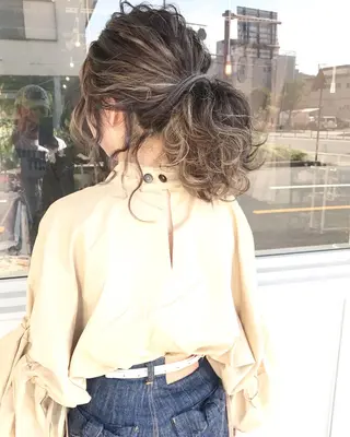 ミディアム カラー ヘアアレンジ Mariana/ 鶴原-ハイライトのヘアスタイル