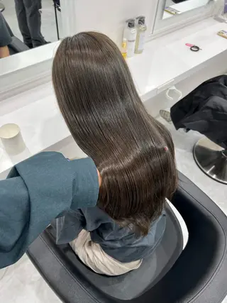 ロング カラー オリーブカラー🫒 レイヤーカット✂︎のヘアスタイル
