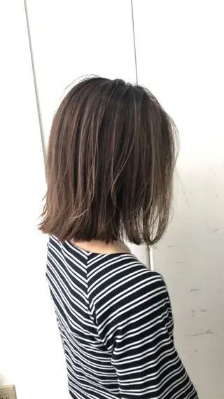 ミディアム カラー タカハシ ユウキのヘアスタイル