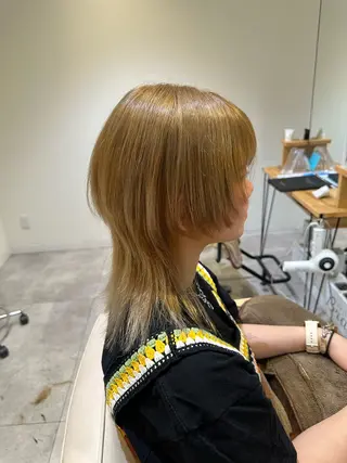 ミディアム カラー 大阪ウルフカット ハッシュカットのヘアスタイル