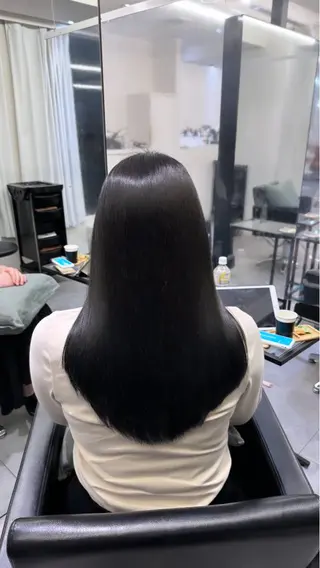 ロング カラー elu by AHNKISM所属・艶髪/ 透明感カラーのヘアスタイル