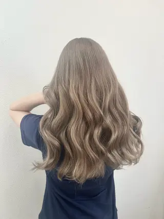 ロング カラー Maya🦋 ハイトーン特化のヘアスタイル