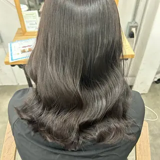 ミディアム あやめ🪽 オリーブ/ハイトーンのヘアスタイル