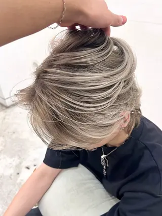 カラー メンズ バレイヤージュ/ シャドウルーツ/安室のヘアスタイル