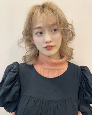 セミロング カラー しの　ゆきの THE REMMYのヘアスタイル