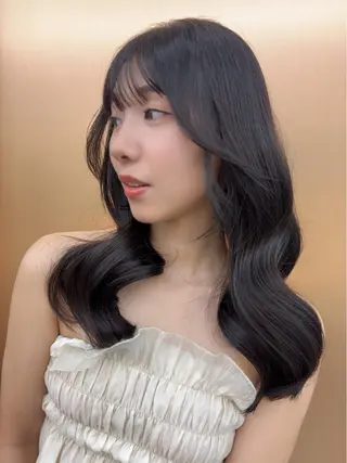 ロング Londnaitre MAHOのヘアスタイル