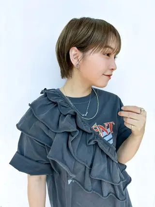 ショート カラー 小泉 葵のヘアスタイル