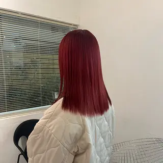 セミロング カラー MARIKA 暖色系/ハイトーンのヘアスタイル