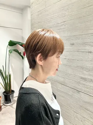 ショート NEST by chord所属・サキ🤍ハイトーン 🩰くびれ巻きヘアのヘアスタイル