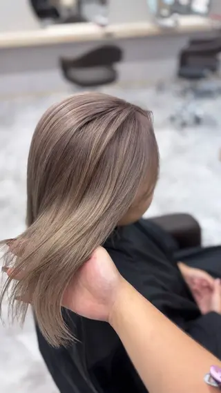 ミディアム カラー よこみぞ こなつのヘアスタイル