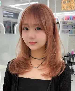 セミロング 前髪/顔周り 透明感カラーとどさんのヘアスタイル