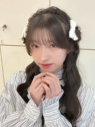 ロング ヘアアレンジ 前髪/顔周り/透明感 艶カラーとどさんのヘアスタイル