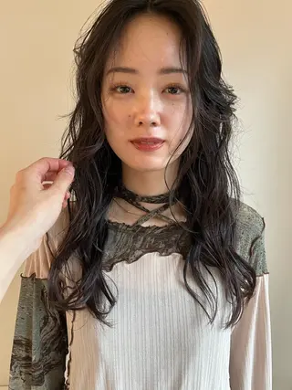 ロング パーマ pu+on. nailworks所属・fuyumi / ニュアンスネイルのネイルデザイン