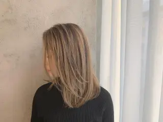 ミディアム カラー EMANON天神所属・Hitomi Ezakiのヘアスタイル