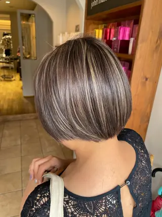 カラー 栗林 茉那のヘアスタイル