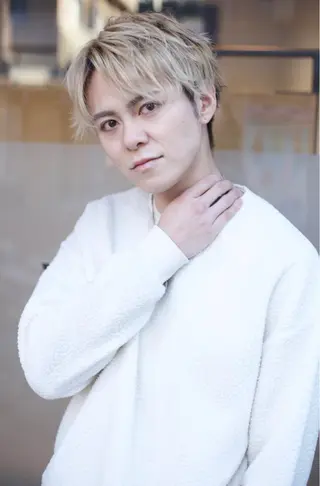 ショート カラー パーマ ハイトーン/カラー/ 用賀/稲若健太郎のヘアスタイル