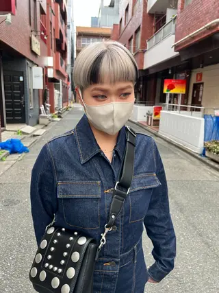 ショート カラー 顔周りレイヤー/韓国 ブリーチminamiのヘアスタイル