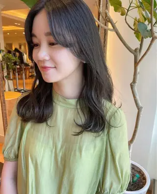 カラー 青山 莉奈のヘアスタイル