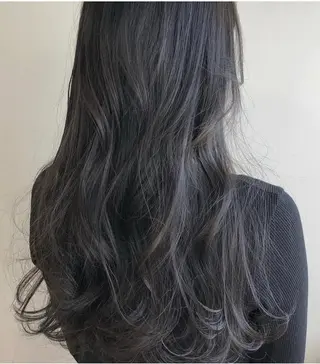ロング 沖西 愛のヘアスタイル