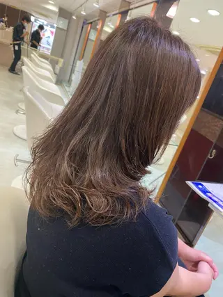 ミディアム 鬼澤 なお子のヘアスタイル