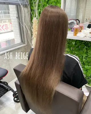 セミロング Nino(ニーノ)所属・にしき さんのヘアスタイル