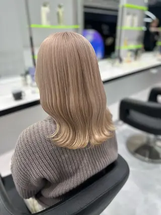 ミディアム カラー 🫧ハイトーン🫧 ベージュ🫧徹哉のヘアスタイル