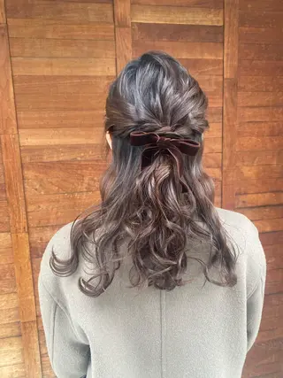 セミロング ヘアアレンジ ハイトーン 永田翔華のヘアスタイル