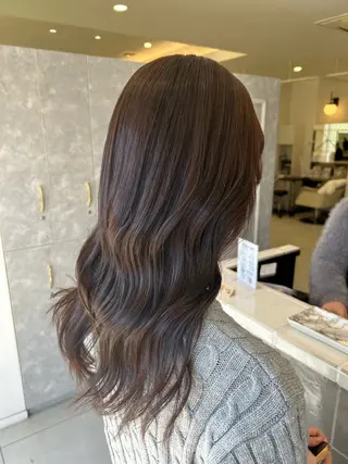 ロング カラー 根本 美咲のヘアスタイル