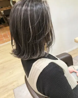 ミディアム カラー ブリーチカラーレイヤ ーカット🦋annaのヘアスタイル