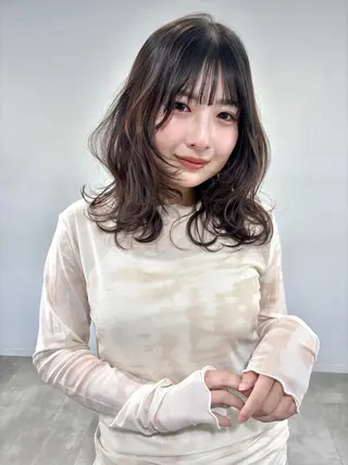 ミディアム カラー 流行りのレイヤーカッ ト得意💟akariのヘアスタイル