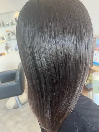 ミディアム 亀田 萌奈のヘアスタイル