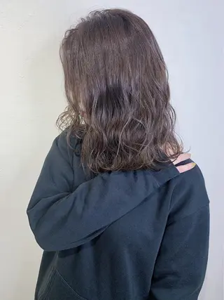ミディアム カラー _WHITE 難波本店のヘアスタイル