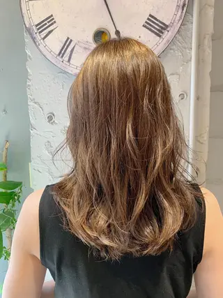 ミディアム カラー ハイライト／レイヤー 木下翔太のヘアスタイル