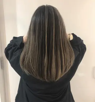 セミロング カラー ブリーチカラー🌈 石垣翔太のヘアスタイル