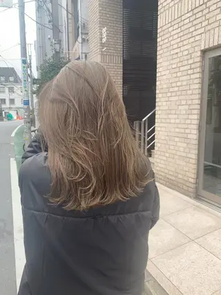 セミロング レイヤー透明感カラー AIKAのヘアスタイル