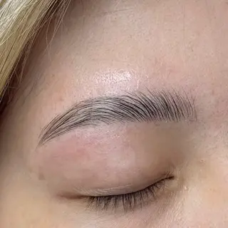 アイブロウ 𝐫𝐚𝐢 𝐧𝐚𝐢𝐥のネイルデザイン