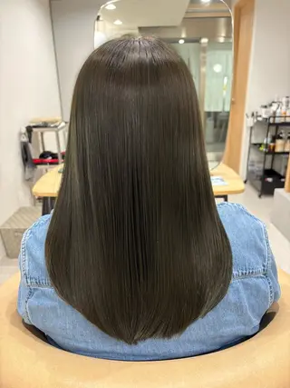 セミロング カラー 吉原 愛のヘアスタイル