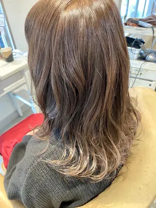 セミロング カラー 美髪・髪質改善 有田怜平のヘアスタイル