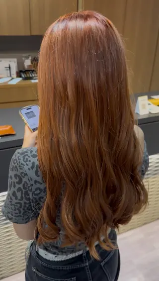 ロング カラー arika　オケシ リョウダイのヘアスタイル