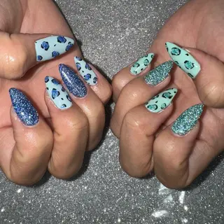 ネイル VIERU 🌈🎀💖のネイルデザイン