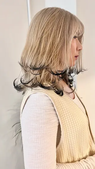 ミディアム カラー RAIMA ハイトーン/ベージュのヘアスタイル