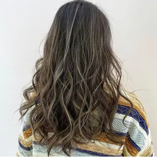セミロング アダチ コウスケのヘアスタイル