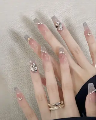 ネイル 長さ出し専門 パーツのネイルデザイン