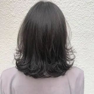 ミディアム ブリーチなしカラー/ 顔周りレイヤーカットのヘアスタイル